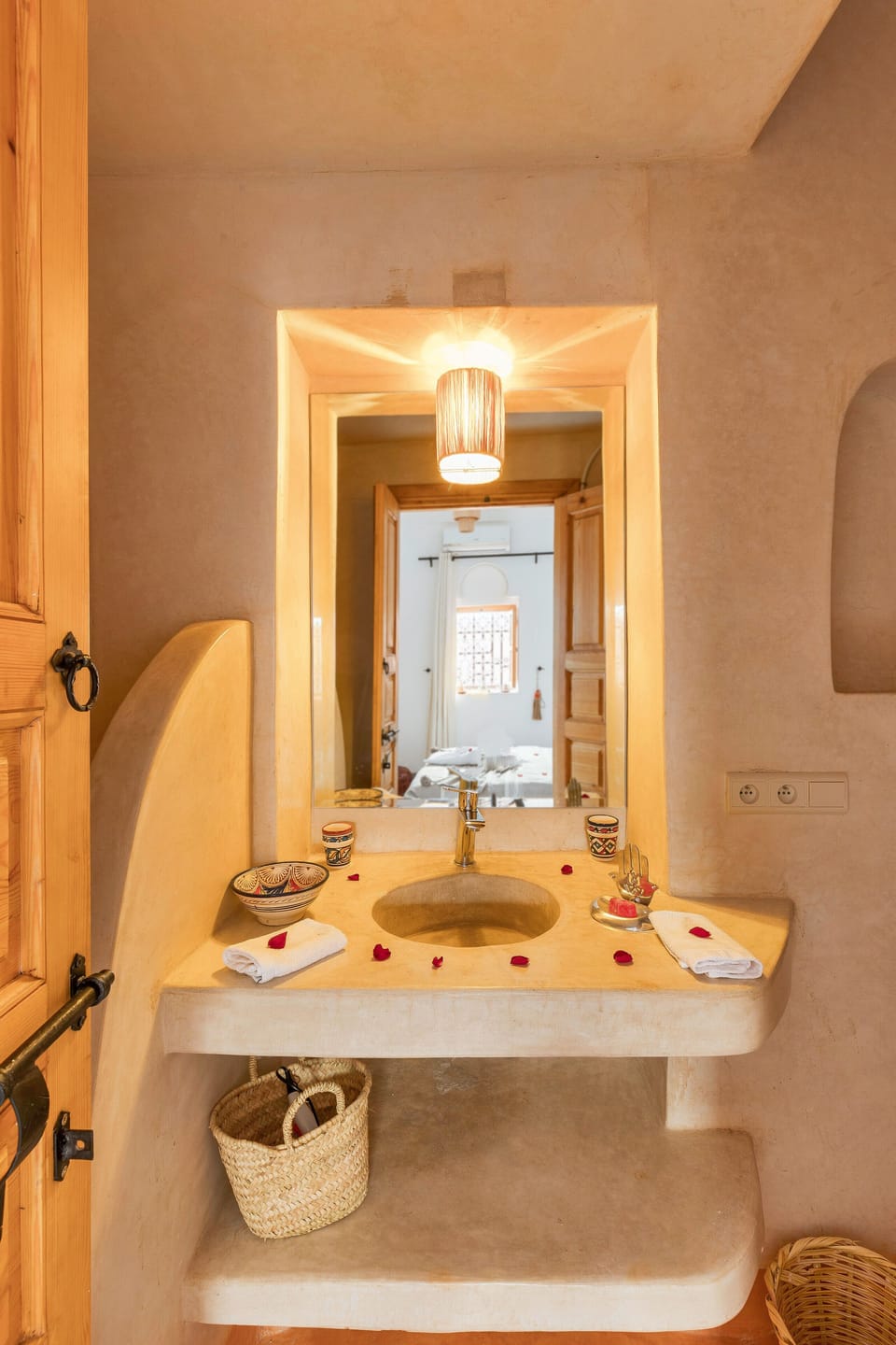 Deluxe Room | Blackout drapes, soundproofing, iron/ironing board, free WiFi
