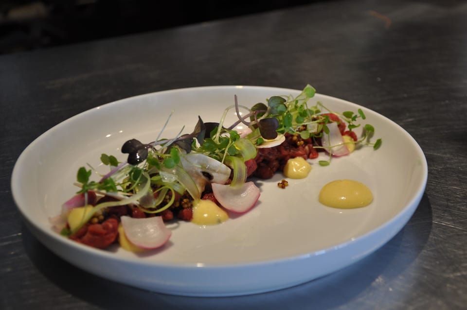3 restaurants; lunch and dinner served