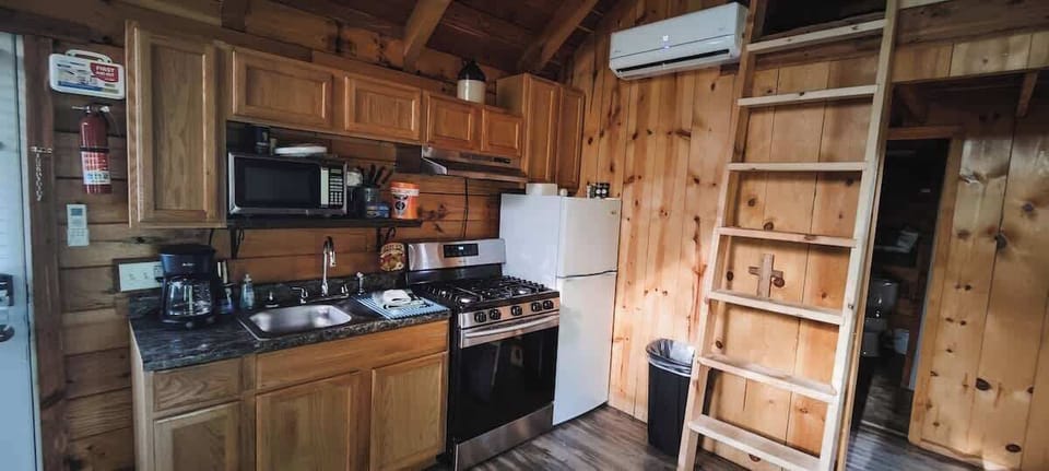 Fully furnished kitchen ready to accommodate large groups!  Near Green River Lake and Lindsey Wilson College.