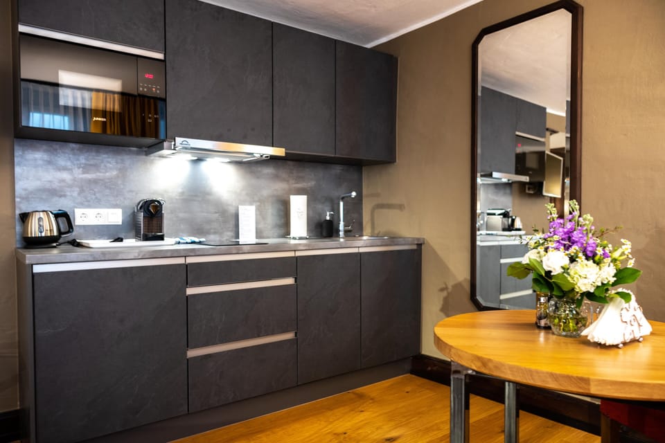 Junior Apartment | Private kitchen | Mini-fridge, dishwasher, coffee/tea maker, cookware/dishes/utensils