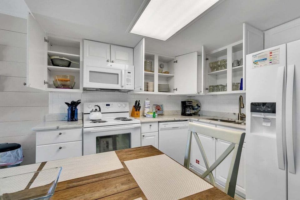 23-700 W Beach Blvd Unit 102 23