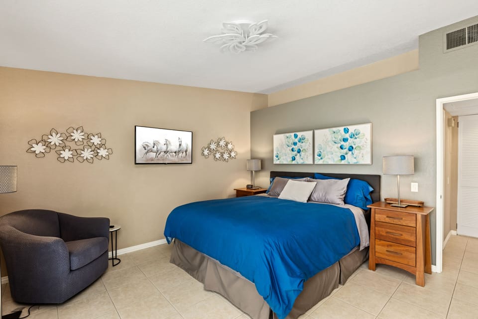 Spacious king bedroom.