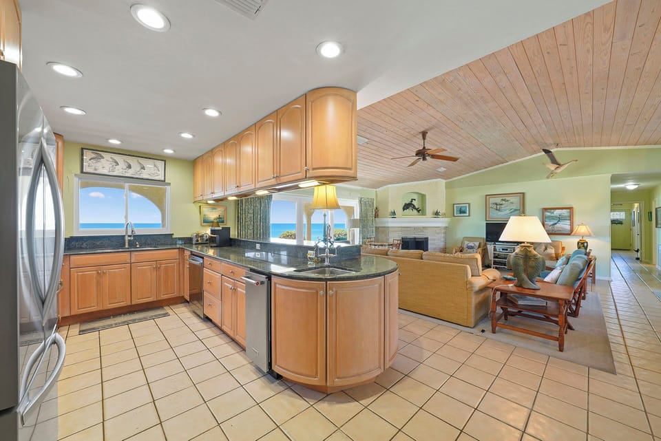 High Point South - Miramar Beach - Kitchen & Living Room