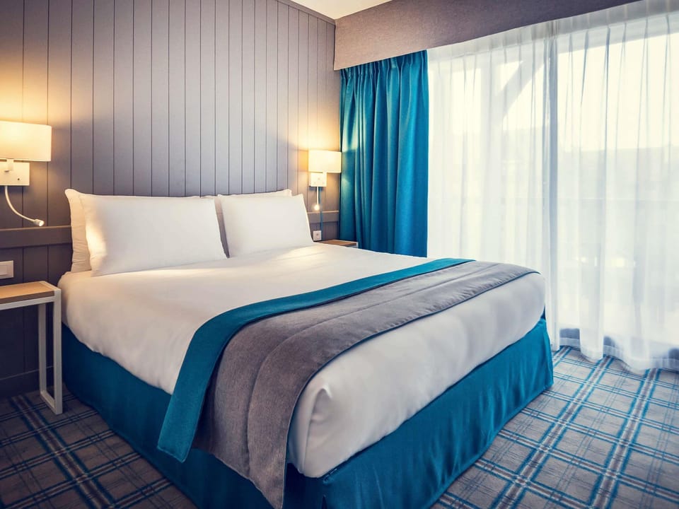 Classic Double Room, 1 Double Bed | Minibar, in-room safe, desk, blackout drapes
