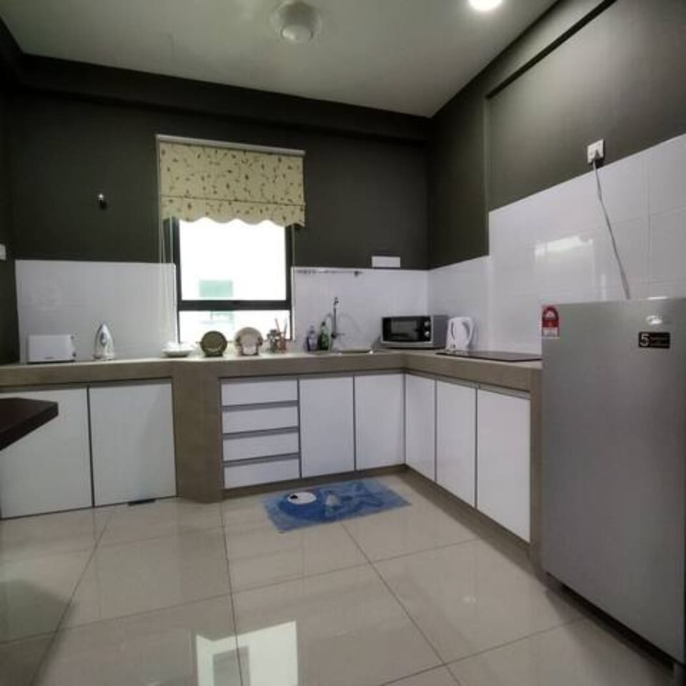Apartment | Private kitchenette | Fridge, microwave, dishwasher, electric kettle
