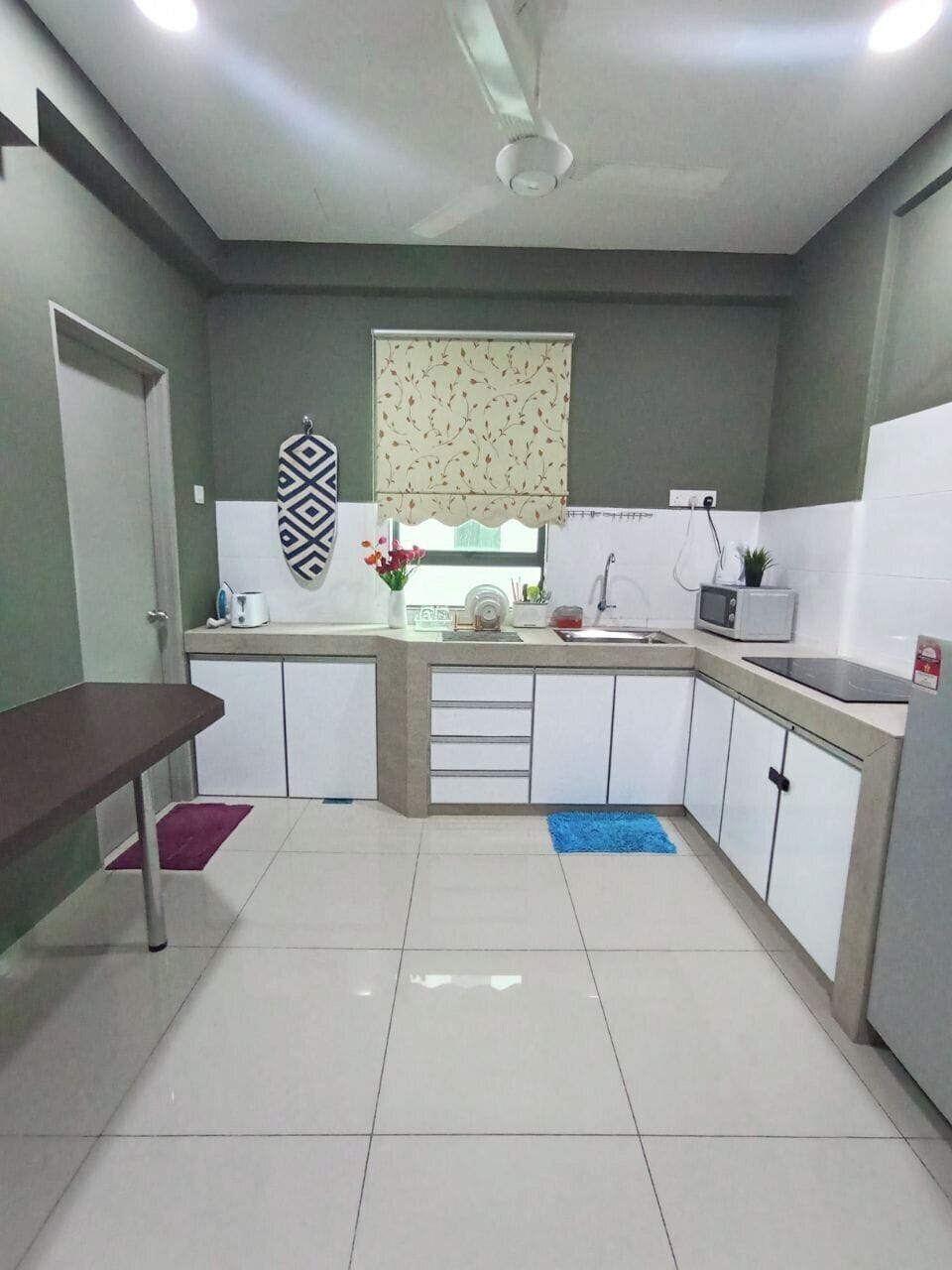 Apartment | Private kitchen | Fridge, microwave, dishwasher, electric kettle