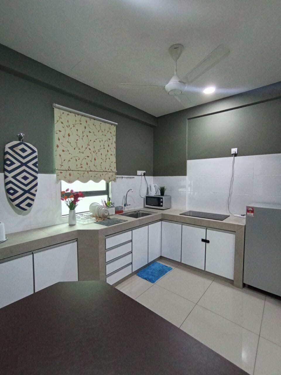Apartment | Private kitchen | Fridge, microwave, dishwasher, electric kettle