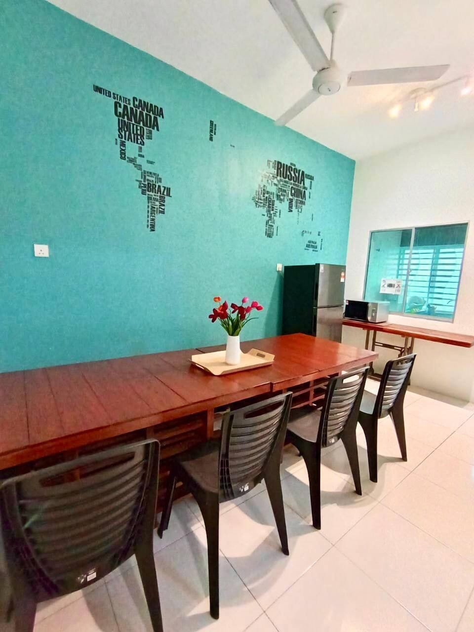 House, 4 Bedrooms, Non Smoking, City View | In-room dining