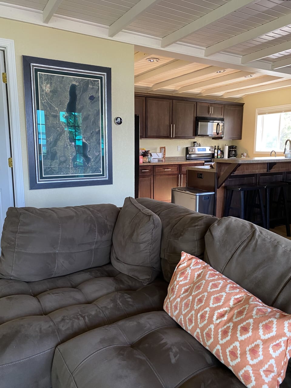 Luxury Cottage | Living area | 65-inch LCD TV with digital channels, Netflix, Hulu