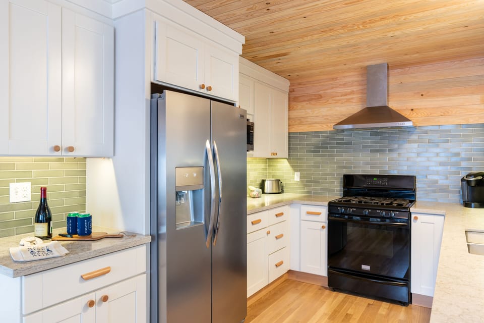 Full suite of appliances.