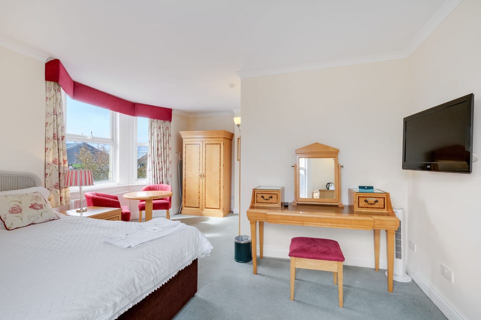 Superior Double Room, Non Smoking, Private Bathroom | Iron/ironing board, WiFi (free)