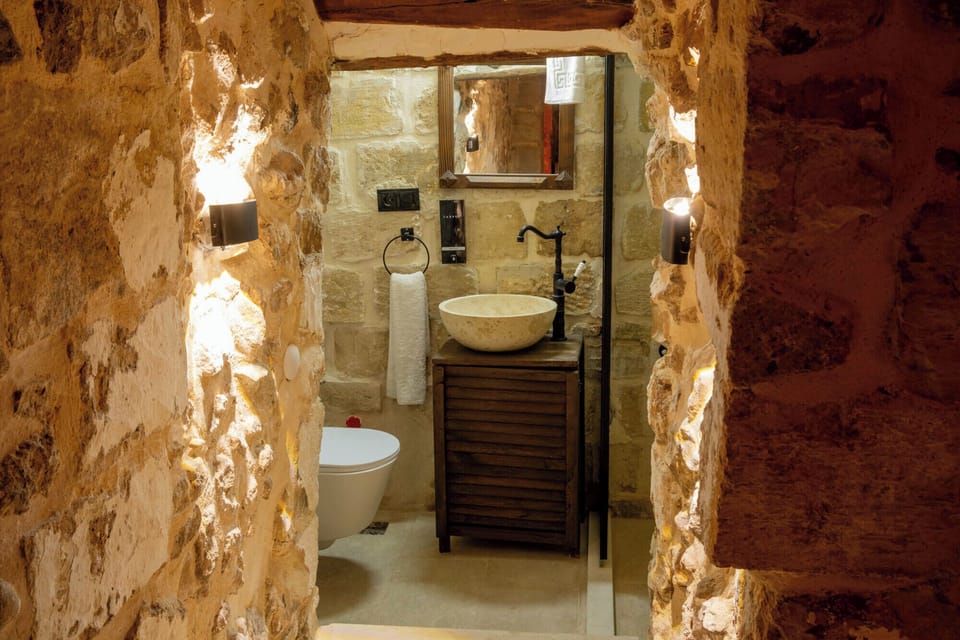Standard Room | Bathroom | Hair dryer, slippers, towels, soap