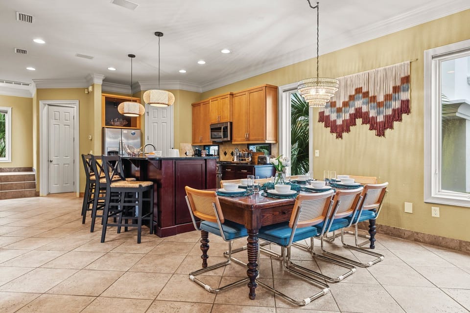 Dine in Style: Feast your eyes on this chic dining space, where elegant meals and cherished memories are made under the soft glow of contemporary lighting. 🍽️✨ A perfect setting for gatherings!