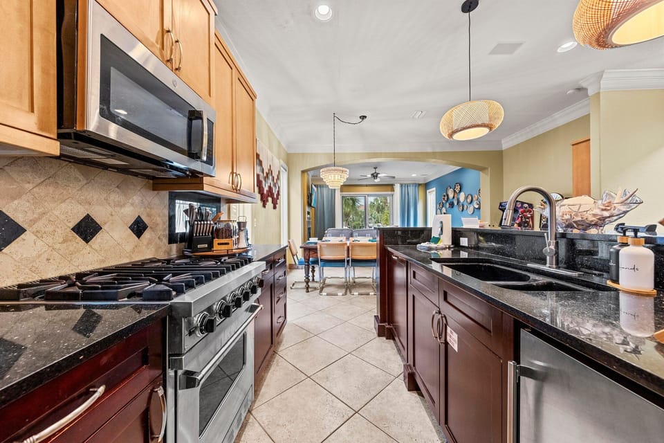 Culinary Delight: Whip up gourmet flavors in this spacious, modern kitchen, designed for the epicurean adventurer and perfect for family gatherings alike. 🍳👩‍🍳 A true chef's paradise!