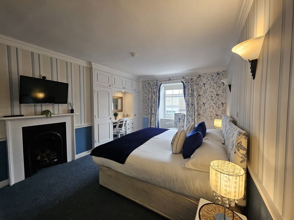 Deluxe Double Room, Ensuite, City View