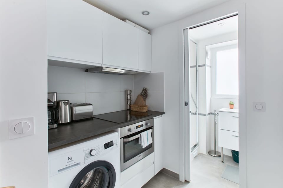 The kitchen is fully equipped to prepare a simple meal