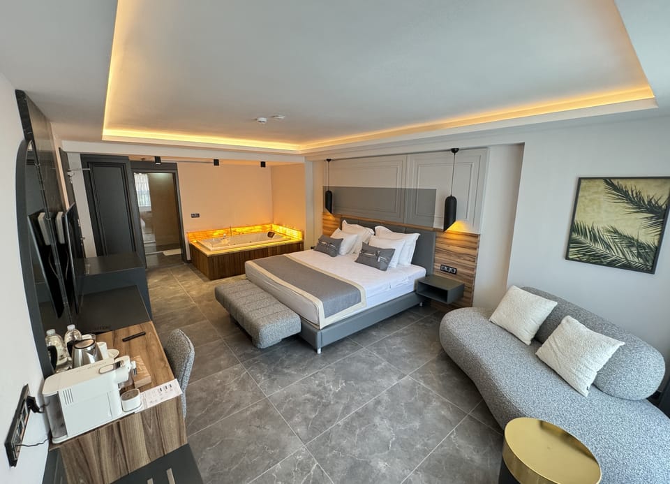 Deluxe Double Room | Soundproofing, free WiFi, bed sheets