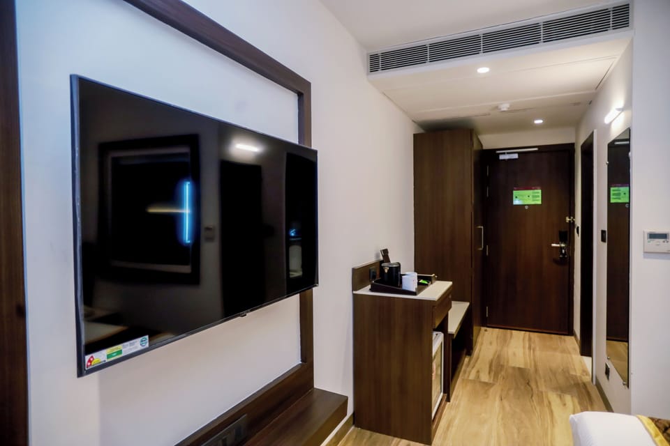 Deluxe Twin Room | 1 bedroom, minibar, in-room safe, desk