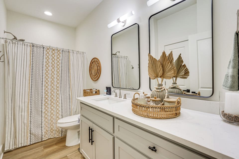 Chic Panama City Beach Home, Walk to Laguna Beach! Cottage in Sunnyside