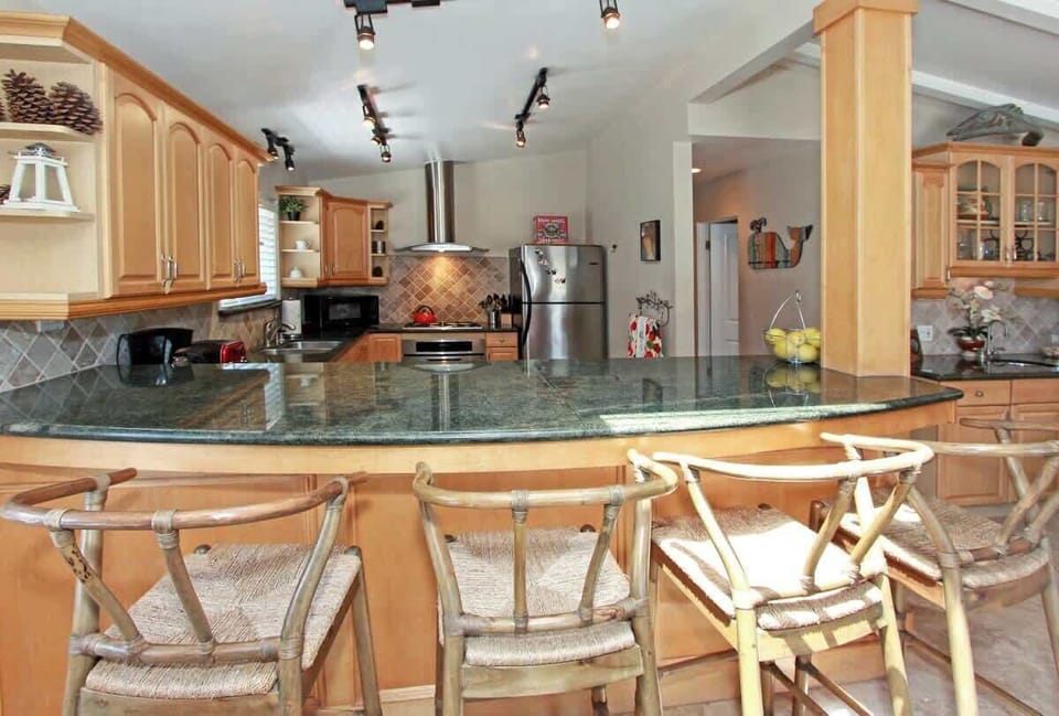 Breakfast bar