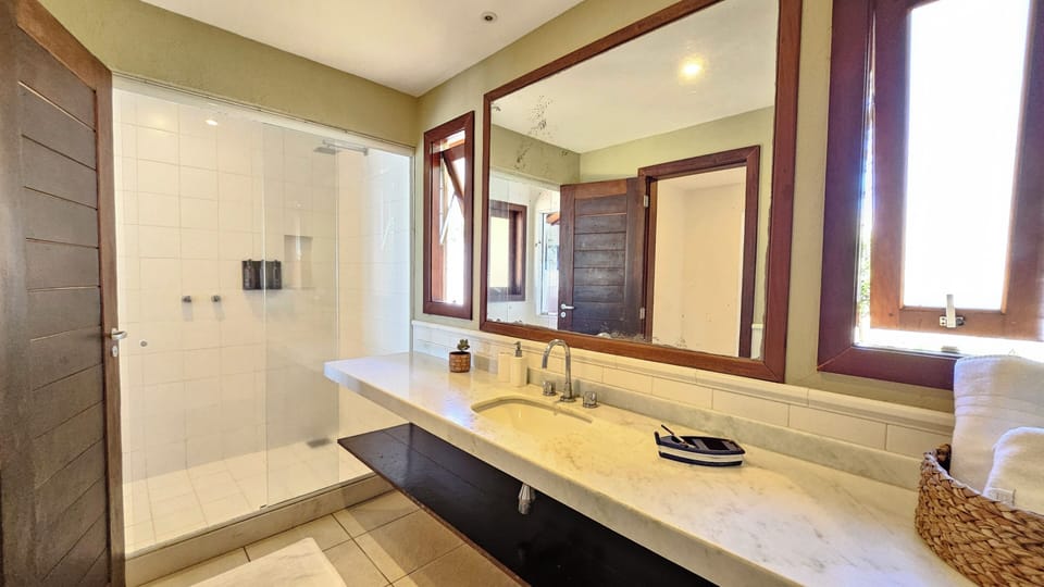 Deluxe Suite, Sea View | Bathroom | Shower, hair dryer, towels, soap