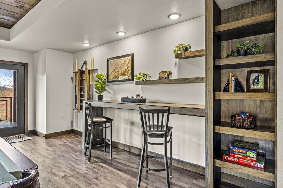 Majestic Overlook's fun game room