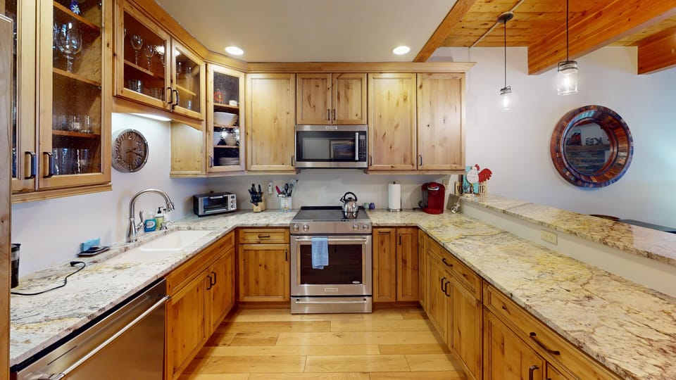 Kitchen - Well appointed kitchen with stainless steel appliances