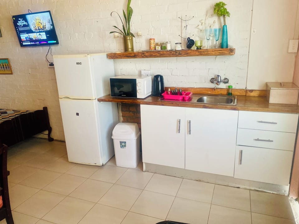 Double Room, Private Bathroom | Desk, free WiFi