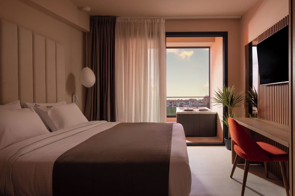 Executive Apartment with Jacuzzi | Premium bedding, memory foam beds, in-room safe, individually decorated