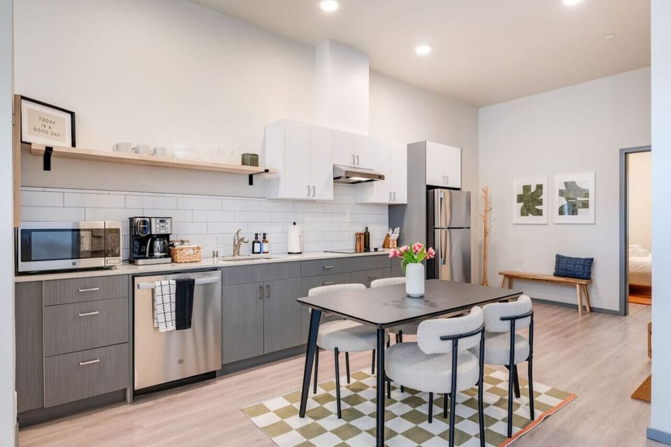 Kitchen & Dining Area