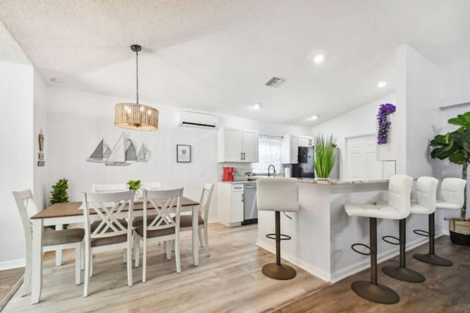 Fully stocked kitchen with island seating and dining for six