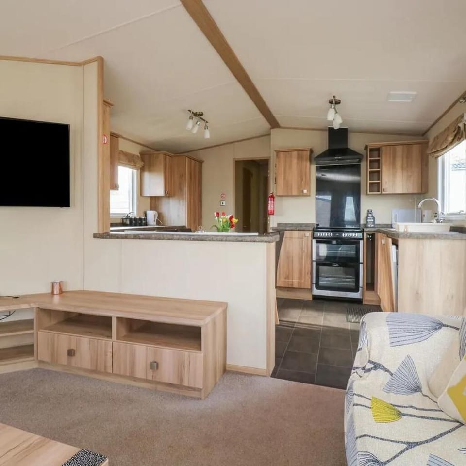 Cabin | Living area | TV