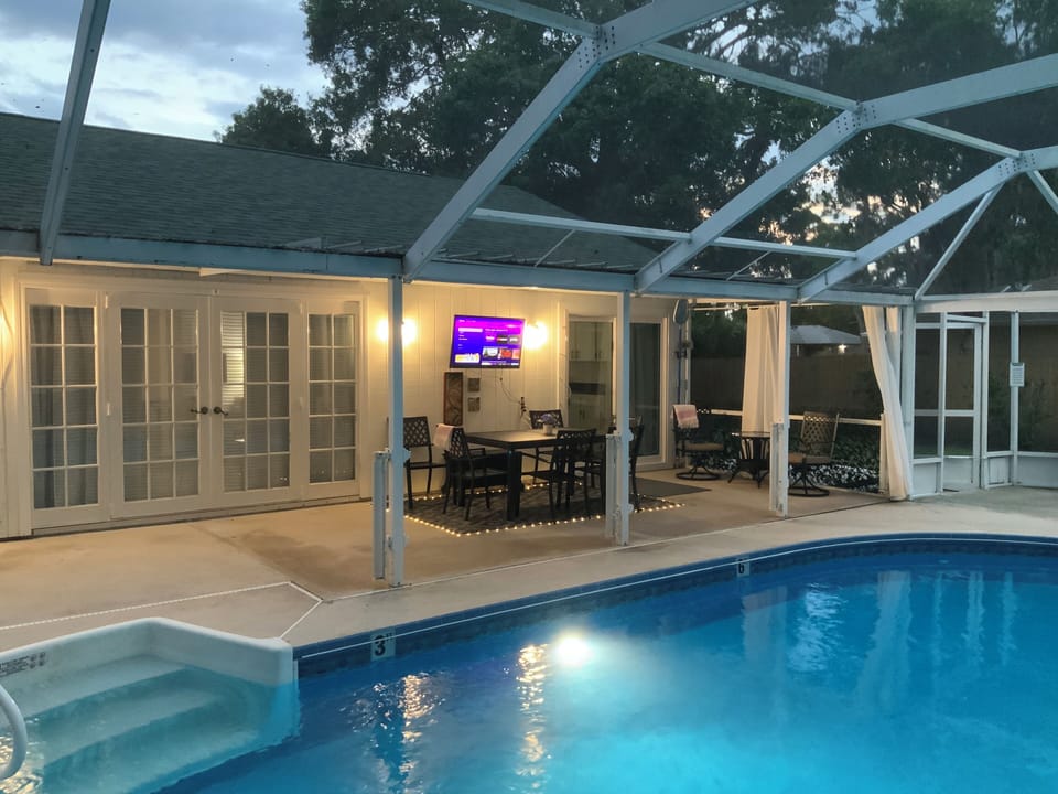Evening ambiance, watch your favorite TV from a pool float. 
