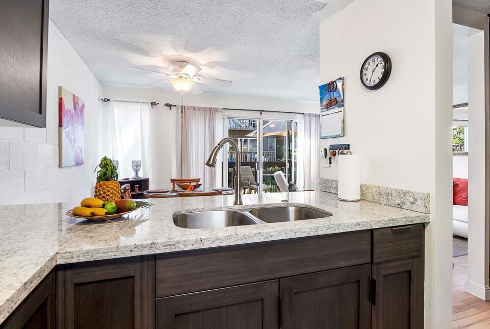 Condo, 1 King Bed with Sofa bed (Malia Kai#5) | Private kitchen | Oven, toaster, paper towels