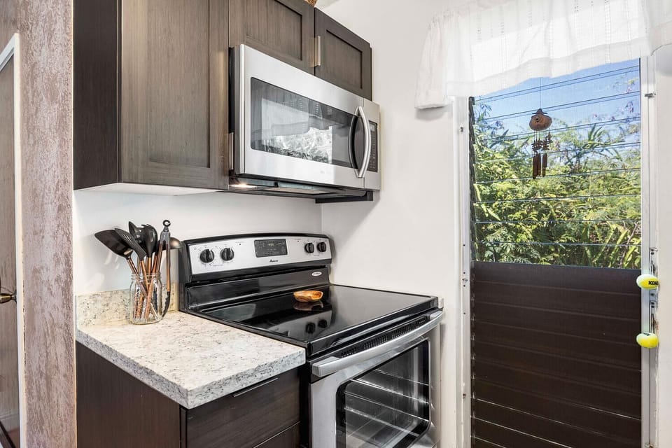 Condo, 1 King Bed with Sofa bed (Malia Kai#5) | Private kitchen | Oven, toaster, paper towels