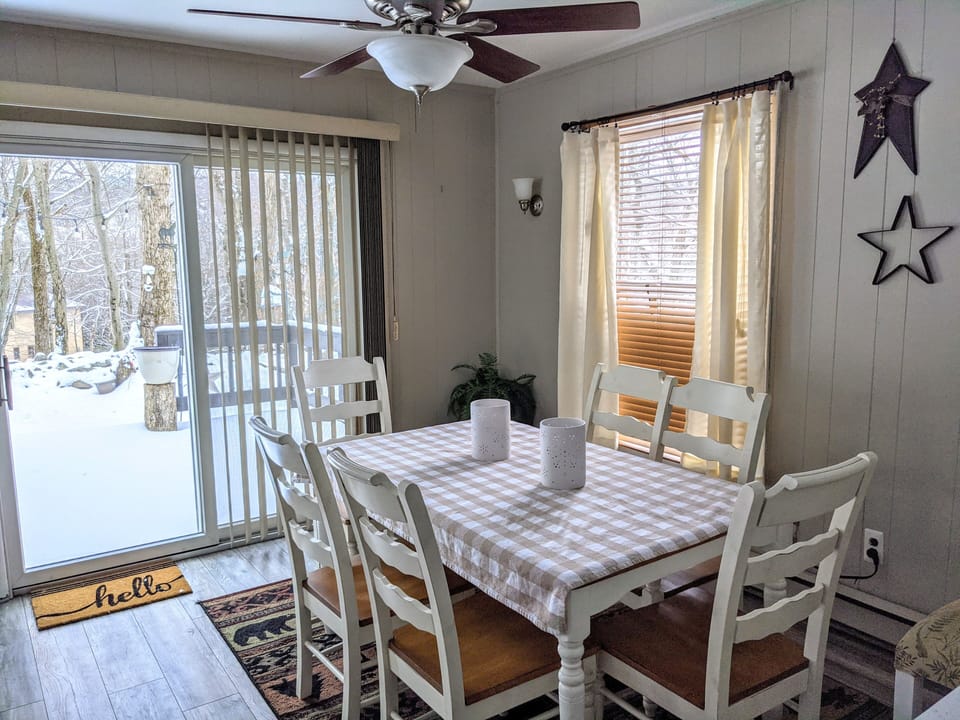 Relaxed dining space by the sliding doors.

