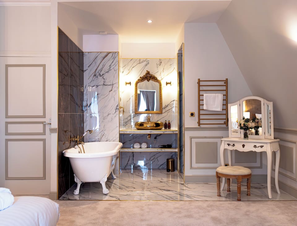Honeymoon Suite | Bathroom | Free toiletries, hair dryer, bathrobes, slippers