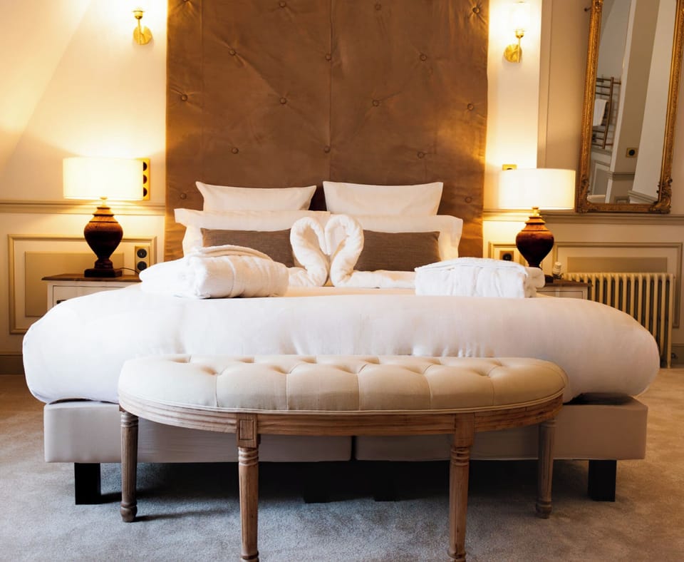 Honeymoon Suite | Hypo-allergenic bedding, minibar, in-room safe, individually decorated