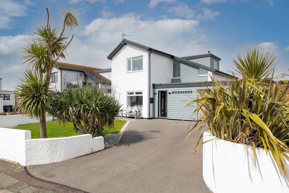 Cae Cloc driveway Rhosneigr