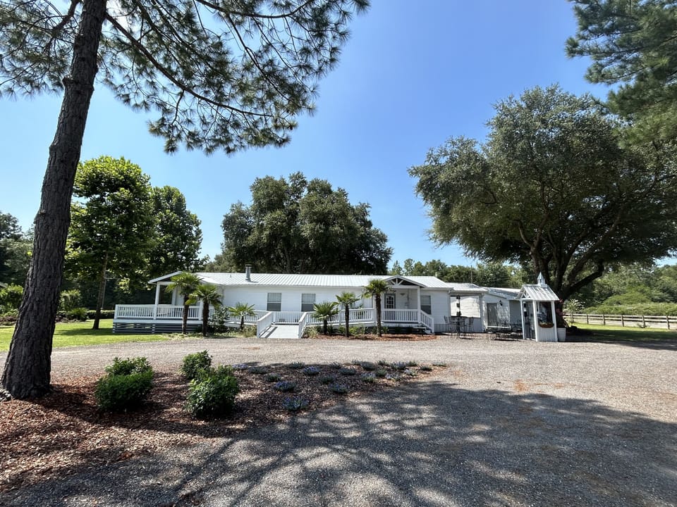 135 SW Evergreen Ct, "The White House" (2)