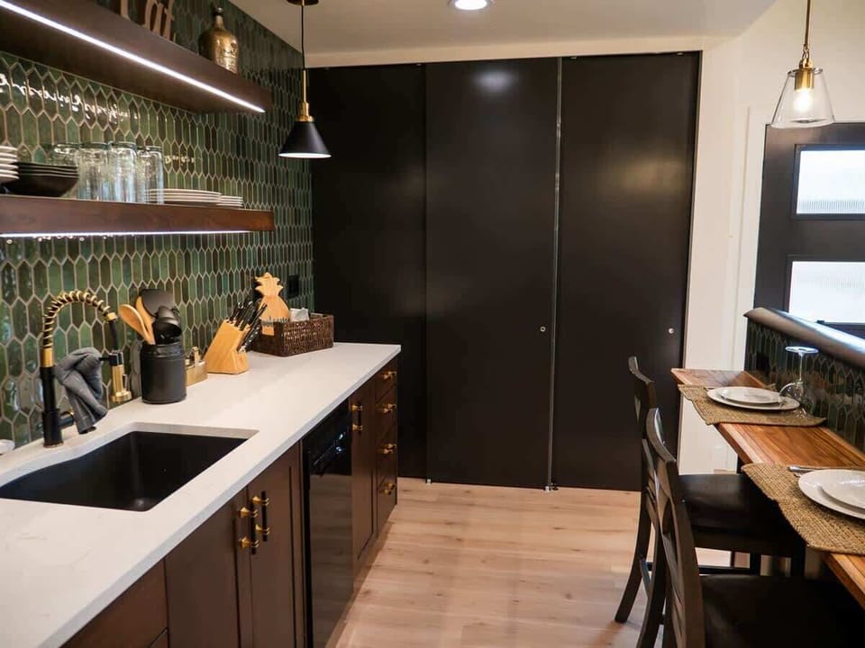 Kitchen, closet, washer/dryer