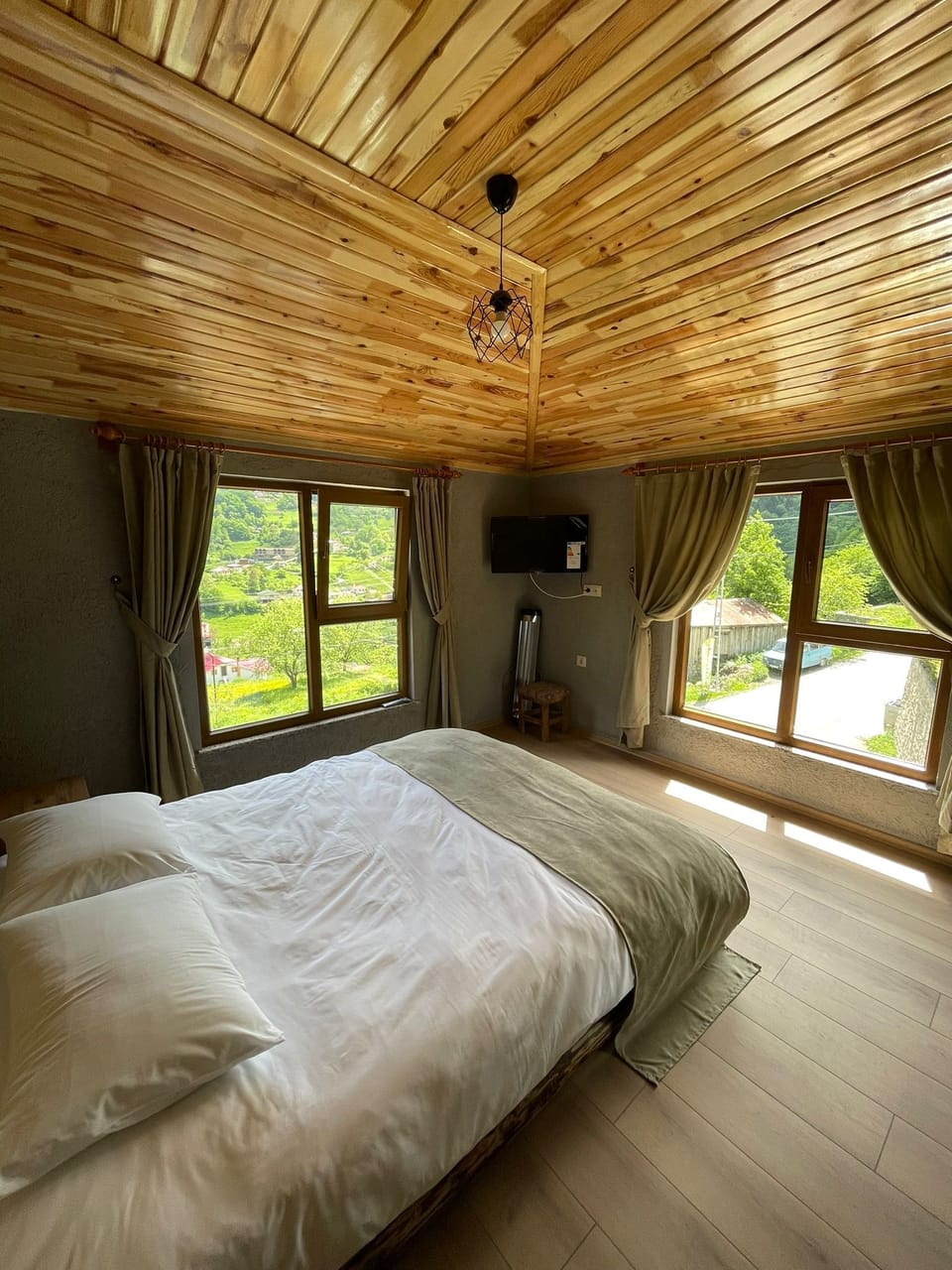 Classic Room | Desk, laptop workspace, free WiFi, bed sheets