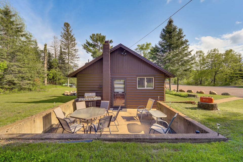 Patio | Gas Grill | Outdoor Dining Set