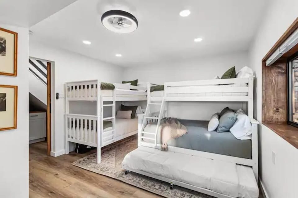 Downstairs bunkroom with 4 twin beds, full-size bed, and full bathroom.