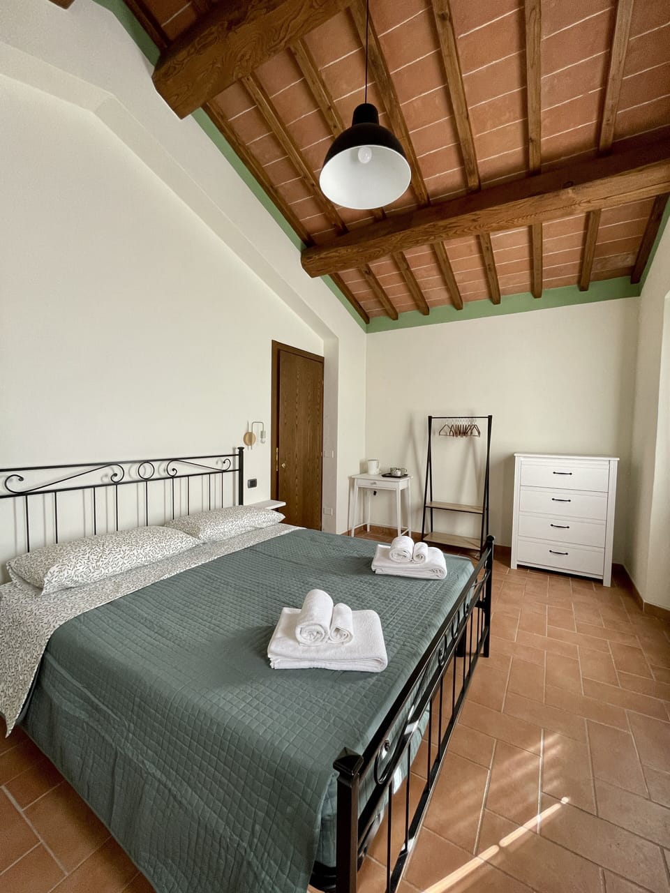 Camera Matrimoniale Standard | Down comforters, desk, laptop workspace, free WiFi