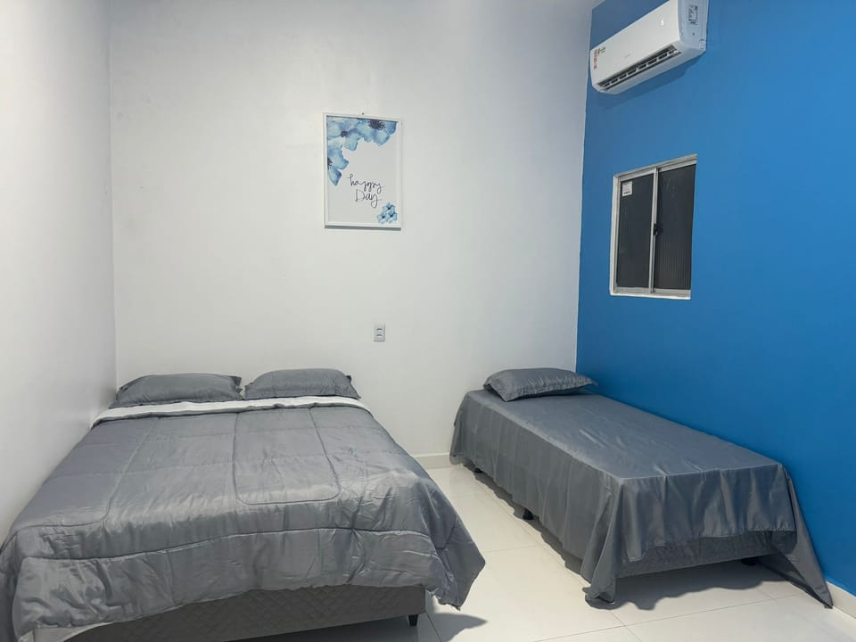 Grand Room | Desk, free WiFi, bed sheets
