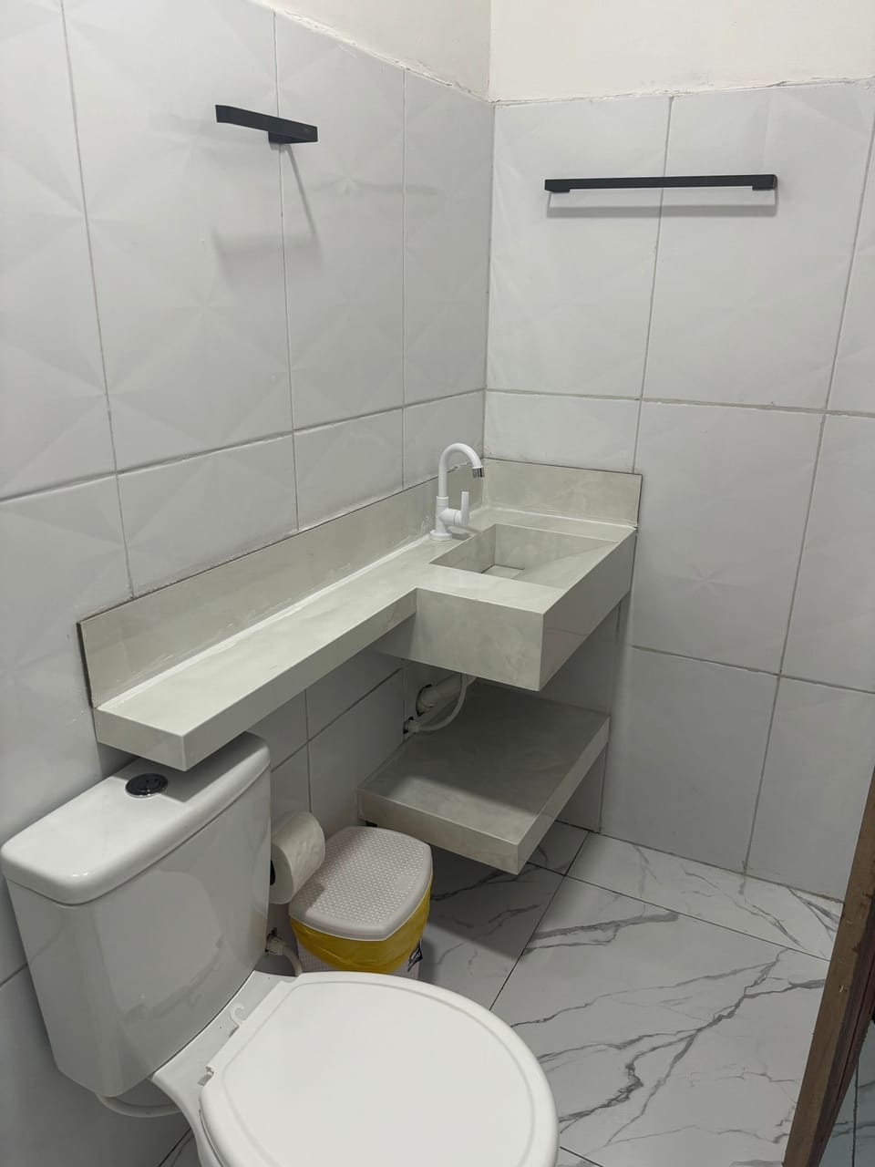 Grand Room | Bathroom | Shower, rainfall showerhead, towels, soap