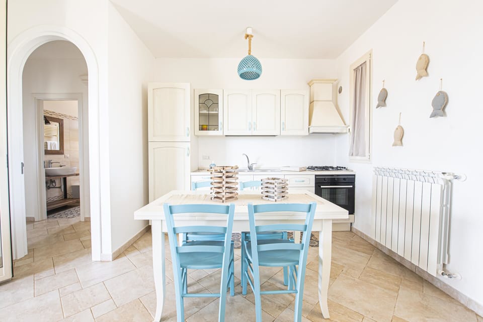 Kitchen or kitchenette,Dining area
