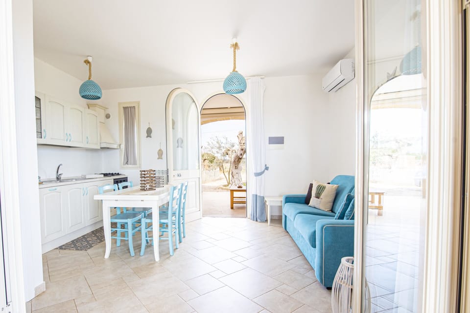 Kitchen or kitchenette,Dining area