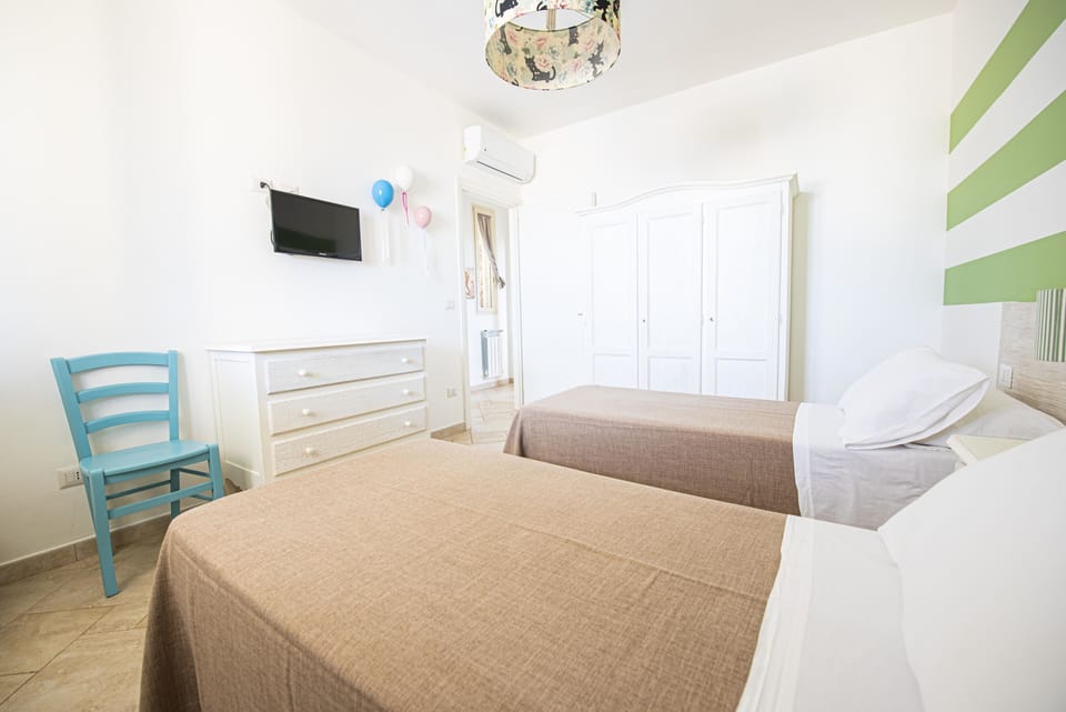 Bed,Bedroom
